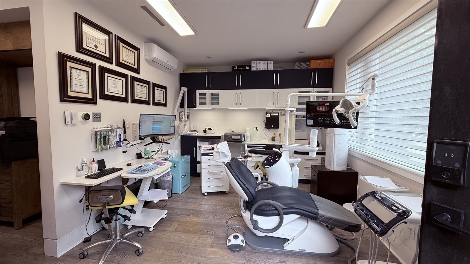 The treatment room at Edgemont Dentist, with modern dental equipment and digital imaging