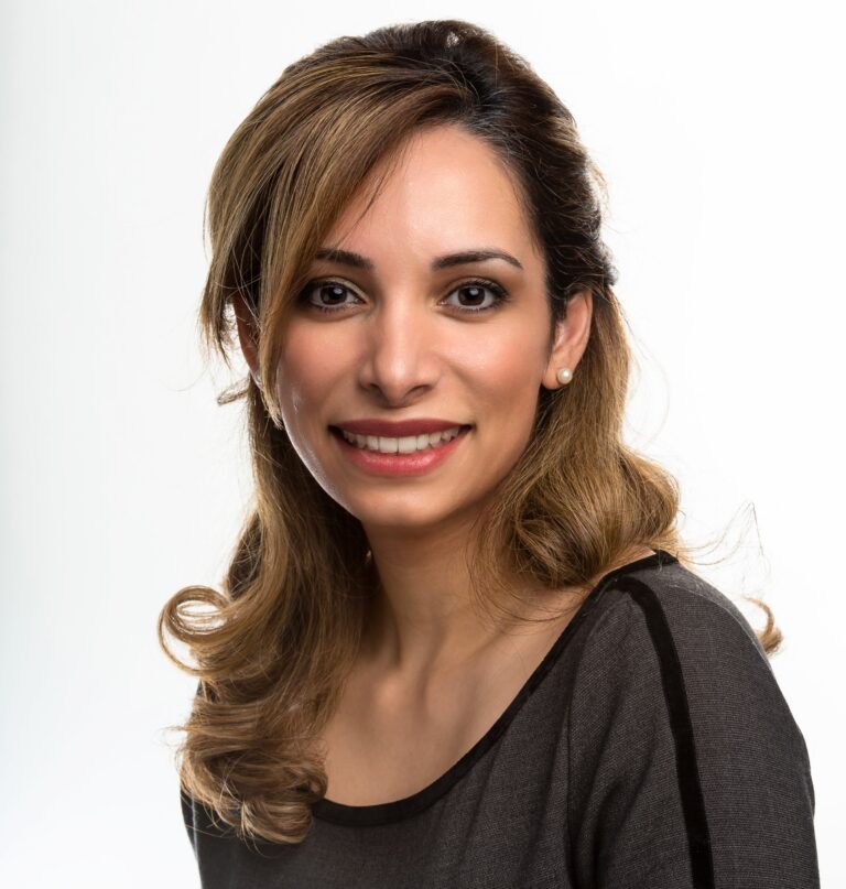 Dr Mahsa Farshchi Edgemont dentist in North Vancouver dental clinic